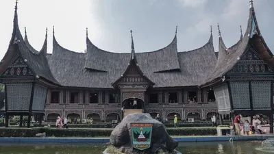Hari Ke-2 Libur Panjang Maulid Nabi, Pengunjung TMII Membludak Hingga 10 Ribu