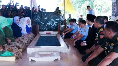 Panglima TNI dan Rombongan Panjatkan Doa di Makam Bung Karno