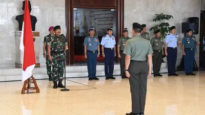 13 Perwira Tinggi (Pati) TNI menerima kenaikan pangkat/Puspen TNI