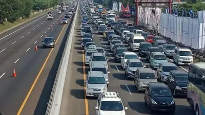Ilustrasi kemacetan tol Jakarta-Cikampek. (Merdeka.com/Bram Salam)