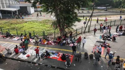 Suasana trotoar di dekat Stasiun Tanah Abang, Jakarta Pusat (Inilah.com/Didik Setiawan)
