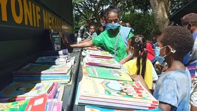 Kreatif, Satgas Yonif MR 413 Kostrad Ubah Truk Menjadi Mobil Perpustakaan