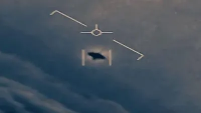 Ilustrasi UFO yang terlihat di radar pesawat jet tempur. (YouTube/ History via Suara.com)