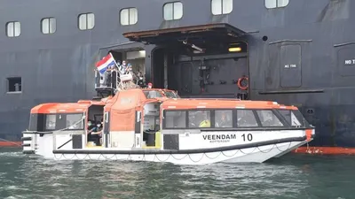 Evakuasi 344 WNI ABK kapal pesiar MV Veendam, Senin (22/6/2020). (Dispen Lantamal III)