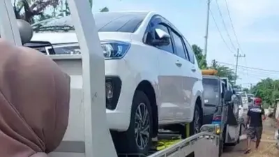 Mobil yang dibeli Warga Tuban datang Serempak