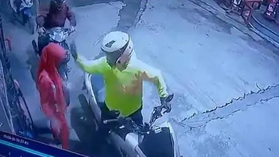 Video seorang pengendara motor menampar petugas perempuan SPBU di Bandung. (dok Youtube)