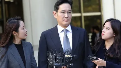 Bos Samsung Dihukum 2,5 Tahun Penjara Kasus Suap Mantan Presiden (Republika)