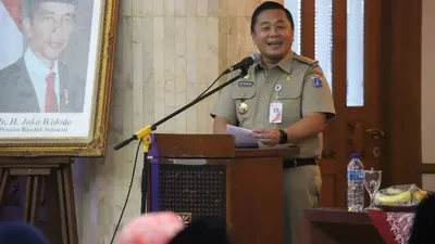 Wakil Wali Kota Jakarta Utara Sigit Wijatmoko memotong pita sebagai peresmian Sekretariat FKDM Kelurahan Pademangan Barat/dok: utara.jakarta.go.id