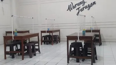 [ilustrasi] Rumah makan yang memberlakukan jaga jarak selama pandemi Covid-19. (Ayojakarta.com/Budi Cahyono)