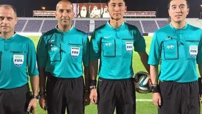 Wasit asal Tiongkok, Ma Ning (dua dari kanan)/Instagram @ma.ning.referee