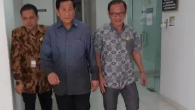 Watimpres Agum Gumelar bersama Ketua Ketua Komisi Informasi (KI) Pusat Gede Narayana dan  Wakilnya, Hendra J Kede  usai menjenguk Menko Polhukam, Wiranto di RSPAD, Jakarta, Jumat (11/10/2019)/KI Pusat