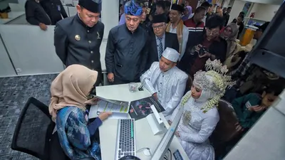 Pasangan yang menikah di Mal Pelayanan Publik Kota Bogor