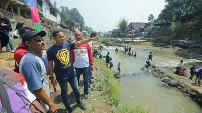 Wali Kota Bogor Bima Arya dalam kegiatan Festival Sungai Ciliwung Bogor, Minggu (1/9/2019). (Husnul Khatimah/Ayobogor.com)