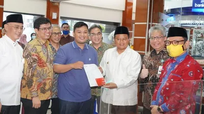 Agenda penandatanganan perjanjian kerja sama antara bank bjb dengan bank bjb syariah tentang Layanan Syariah Bank Umum (LSBU) di Aula Menara bank bjb, Jalan Naripan, Kota Bandung, Jawa Barat, Jumat (7/8/2020). (ist)