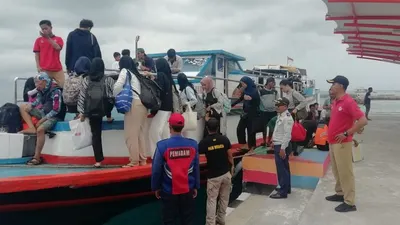 Wisatawan merapat di Dermaga Pulau Harapan (pulauseribu.jakarta.go.id)
