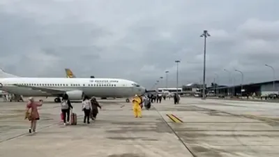 Ratusan warga negara Indonesia dari Wuhan, China, tiba di Bandara Hang Nadim, Batam, Minggu (2/2/2020) (Repro)