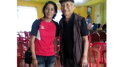 Penulis bersama almarhum Aristides Katoppo