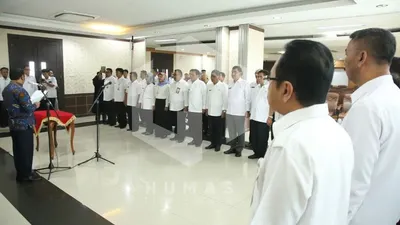 22 pejabat Pemerintah Kabupaten Bekasi dilantik untuk menempati jabatan baru di ruang rapat bupati di Komplek Perkantoran Pemerintah Kabupaten Bekasi, Deltamas, Cikarang Pusat, Rabu (19/6/2019). (Dok. Humas Setda Kabupaten Bekasi)
