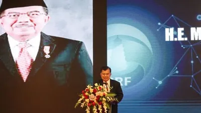 Wapres Jusuf Kalla berpidato di depan peserta Forum Bisnis Indonesia-Cina di Beijing, Jumat (25/4/2019). Dalam forum bisnis yang digelar di sela-sela Konferensi Kerja Sama Internasional Sabuk Jalan (BRF) II itu juga diisi dengan penandatanganan 34 naskah kerja sama bisnis dan penelitian antara kedua negara. ANTARA FOTO/M.Irfan Ilmie/nz.