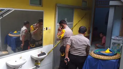 Polisi selidiki kasus siswi meninggal di toilet. (Antara)
