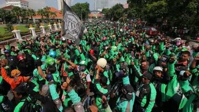 Ilustrasi driver ojek daring (ayobandung.com)