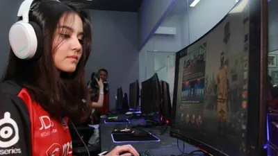 Seorang anggota komunitas digital bermain games usai pembukaan Esports Center di The Breeze Serpong, Tangerang, Banten, Jumat (12/4/2019). Sinarmas Land bekerjasama dengan NXL Esports Center memberikan ruang untuk bermain games serta pendidikan membuat games baru bagi para komunitas. ANTARA FOTO/Muhammad Iqbal/ama.