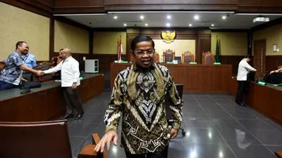 Terdakwa kasus dugaan suap proyek PLTU Riau-1 Idrus Marham menjalani sidang putusan di Pengadilan Tipikor, Jakarta Pusat, Selasa (23/4/2019). ANTARA FOTO/Sigid Kurniawan/hp.