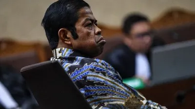 Terdakwa kasus dugaan suap proyek PLTU Riau-1 Idrus Marham menjalani sidang putusan di Pengadilan Tipikor, Jakarta Pusat, Selasa (23/4/2019). ANTARA FOTO/Sigid Kurniawan/hp.