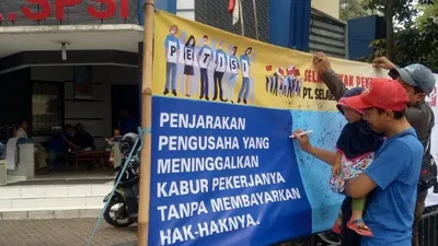 Serikat Pekerja Kimia, Energi dan Pertambangan Serikat Pekerja Seluruh Indonesia Bekasi mengutuk pengusaha PT. Selaras Kausa Busana yang meninggalkan 4.000 pekerjanya tanpa dibayar.