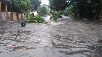 Banjir di Perumahan Cahaya Kemang Permai akibat tanggul jebol, Kecamatan Jatiasih, Kota Bekasi, Minggu (31/3/2019). (istimewa)