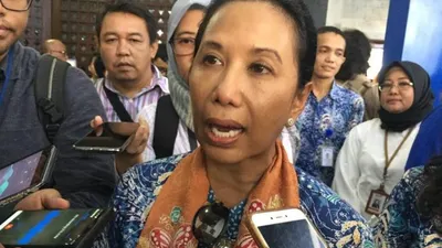 Menteri BUMN Rini Soemarno usai meresmikan Rumah Kreatif BUMN di Karawang, Jawa Barat, Selasa. (Mentari Dwi Gayati)