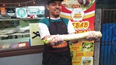 D'Jamer, Kebab Jumbo Seukuran Lengan Orang Dewasa (ayobogor.com/Husnul Khatimah)
