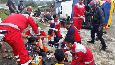 Cerita Petugas PMI Evakuasi Kecelakaan Bus di Jalur Puncak