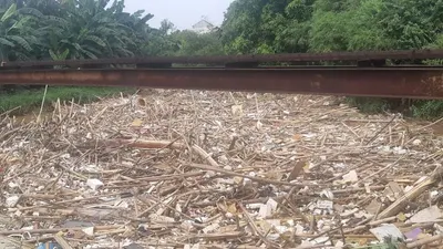 Sampah bambu di Bendung Koja Sungai Cikeas, Kecamatan Jatiasih, Kota Bekasi (dok. KP2C)