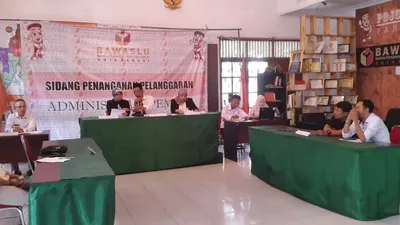 Sidang penanganan pelanggaran administrasi pemilu di Kantor Bawaslu Kota Bekasi, Jalan Mataram, Bekasi Barat, Kota Bekasi, Kamis (16/5/2019).