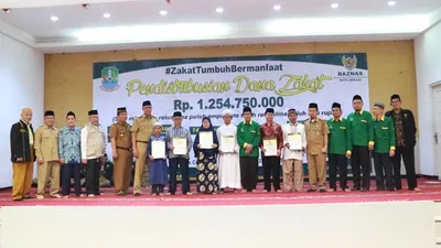 Baznas Bekasi Salurkan Zakat 1,2 Miliar