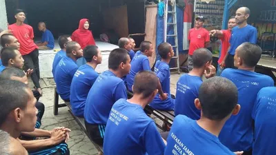 Ilustrasi--Seorang pasien Panti Sosial Disabilitas Mental Yayasan Jamrud Biru tengah berinteraksi dengan para pasien lainnya, Kelurahan Mustikasari, Kecamatan Mustikajaya, Kota Bekasi, Kamis (28/3/2019).