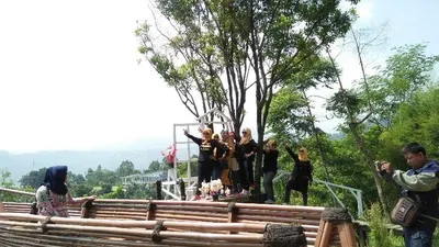 Bukit Geulis, Wisata Foto di Sukaraja Bogor yang Menyejukan Mata