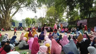 Ratusan Guru se-Jabodetabek Latihan Mendongeng di Taman Ekspresi Bogor. (ayobogor.com)