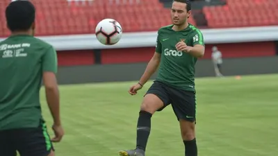 Ezra Walian (Antara)