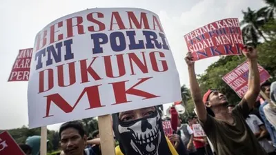 Ilustrasi--Massa yang tergabung dalam Jaringan Muda Muslim Jayakarta (JMMJ) melakukan unjuk rasa di kawasan Monas, Jakarta, Kamis (13/6/2019). Aksi tersebut sebagai bentuk dukungan bagi TNI, Polri dan Mahkamah Konstitusi (MK) untuk tetap netral dan bersatu menjaga keutuhan NKRI. ANTARA FOTO/Aprillio Akbar/wsj.
