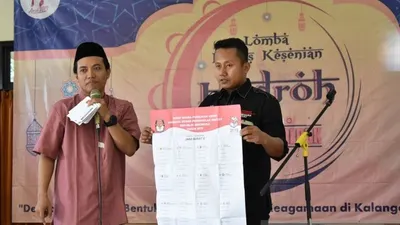Ketua KPU Kota Depok Nana Sobharna ketika melakukan sosialisasi. (Megapolitan.Antaranews.Com/Foto: humas KPU Depok)