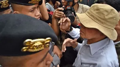 Amankan Aksi di bawaslu, Anggota Brimob Berpenampilan Khusus