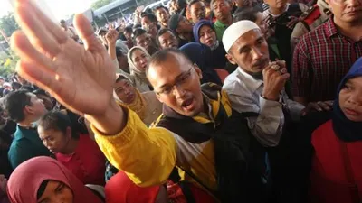 Ilustrasi--Warga berunjuk rasa di kantor Dinas Pendidikan Kota Surabaya, Jawa Timur, Kamis (20/6/2019). Mereka memprotes kebijakan Sistem Penerimaan Peserta Didik Baru (PPDB) berdasarkan zonasi. ANTARA FOTO/Didik Suhartono/wsj.