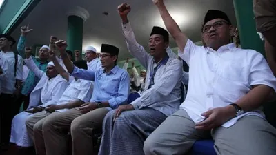 Ketua Tim Hukum pasangam Prabowo Subianto-Sandiaga Uno, Bambang Widjojanto mengklaim perolehan suara pasangan nomor urut 02 sebanyak 68.650.239 atau 52 persen, sementara pasangan Joko Widodo-Ma'ruf Amin 63.573.169 atau 48 persen.