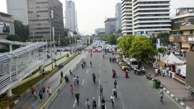 Pendemo Tutup Jalan Thamrin Pakai Mobil Komando