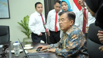 Jusuf Kalla Laporkan SPT dengan e-filling. (Antara)