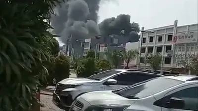 Sebuah Gudang di Penjaringan Dilalap Si Jago Merah. (Antara)