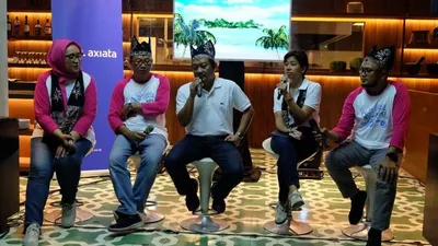 (Dari kiri-kanan): Group Head Corporate Communication XL Axiata, Tri Wahyuningsih, Group Head XL Axiata East Region, Mochamad Imam Mualim, Direktur Finance XL Axiata, Mohamed Adlan bin Ahmad Tajudin, Direktur Teknologi XL Axiata, Yessie D. Yosetya dan Head Customer Experience Management XL Axiata, Ahmad Hamzah dalam acara paparan temu media di Banyuwangi, Kamis (4/4/2019). (Dokumentasi XL Axiata)