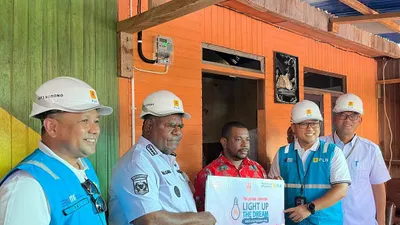Pemberian bantuan pemasangan sambungan listrik gratis bagi keluarga prasejahtera.